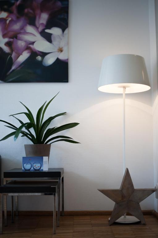 Nonstop Hotel Augsburg - Ubernacht - Hostelhotelhome Dış mekan fotoğraf